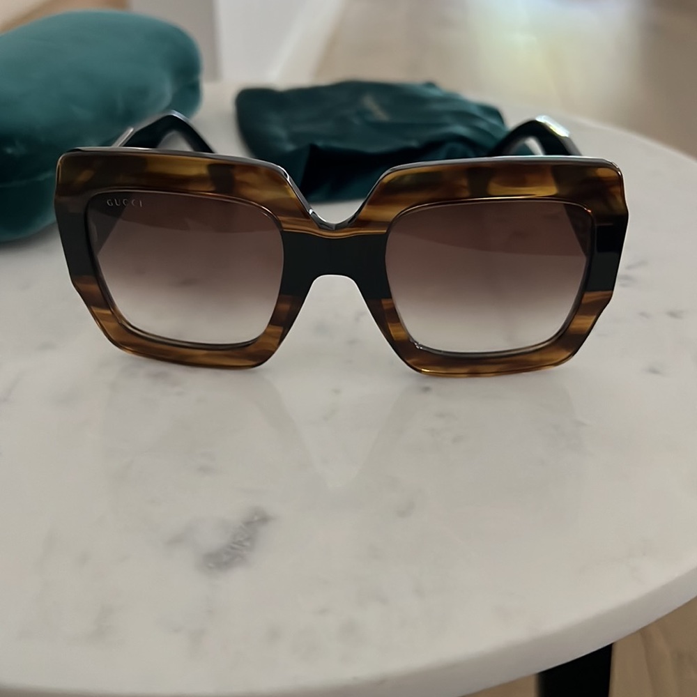 Gucci sunglasses oversized square frame.